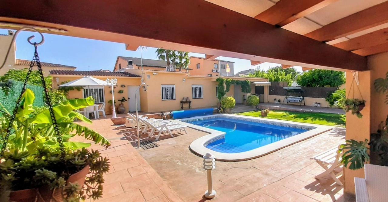 Chalet Vacacional Con Piscina Privada Y Barbacoa Tarragona Exterior photo